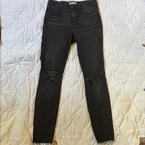 Madewell 9” High-Rise Skinny Jeans Size 27 Black Distressed Raw Hem